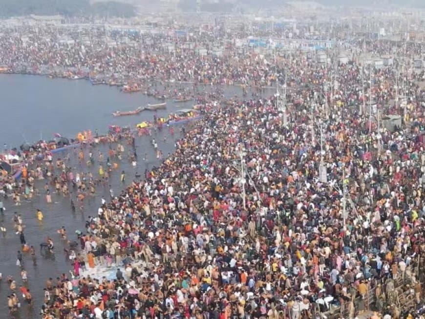 पौष पूर्णिमा... हर-हर गंगे की गूंज के साथ संगम में लगा रहे डुबकी