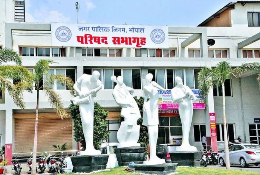 भोपाल... 2021 में बुक कराया फ्लैट, अब तक नहीं मिला... निगम पर पेनाल्टी