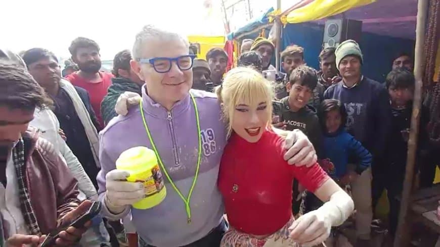 प्रयागराज... सनातन धर्म को समझने आई इटली लुक्रेजिया ने कहा-जय श्रीराम