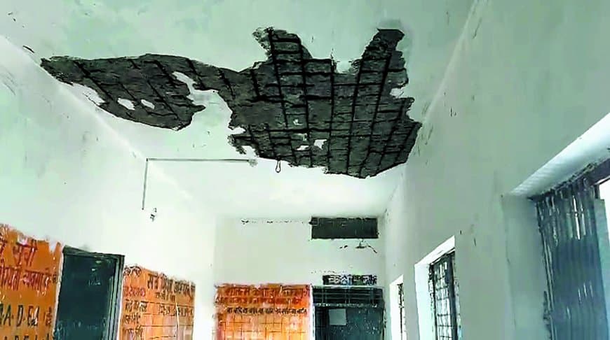 खदान ब्लास्टिंग से हिला स्कूल भवन, बच्चों ने बताया भूकंप जैसा अनुभव, दहशत में पढ़ाई