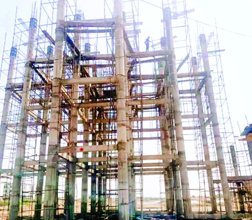 1 करोड़ की टंकी निजी जमीन पर बना दी, सरकारी जमीन बगल में रह गई