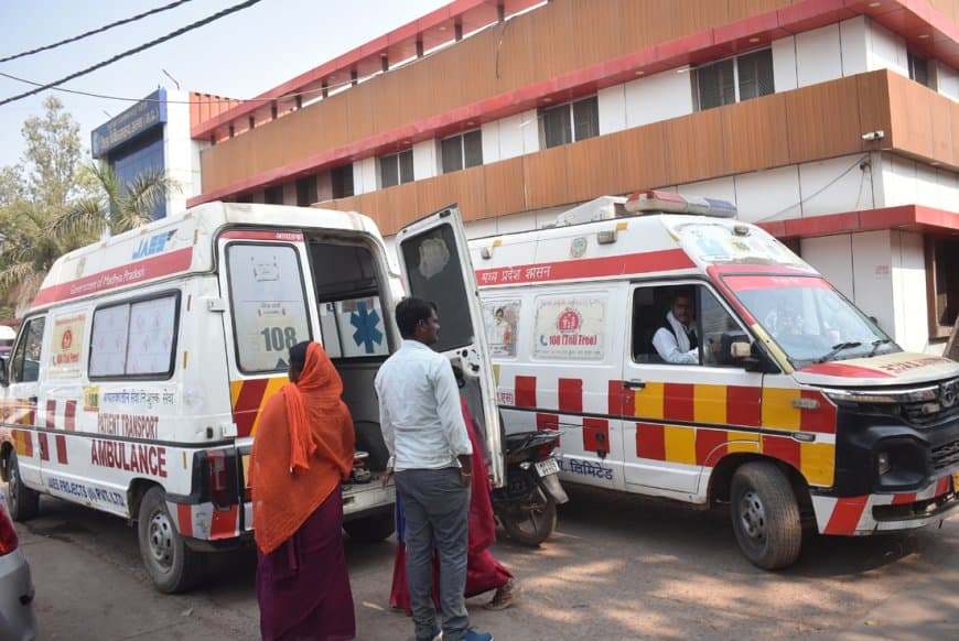 अतिक्रमण और जाम ने सतना जिला अस्पताल में एम्बुलेंस की राह मुश्किल बनाई