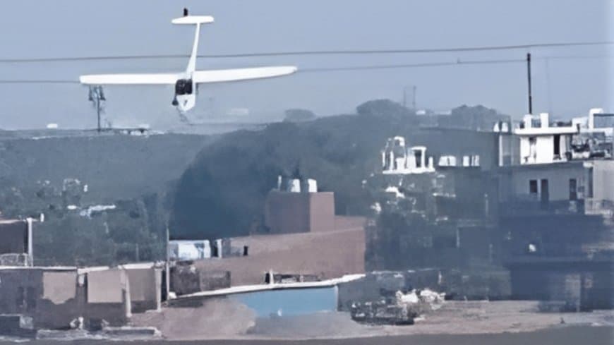 प्रयागराज विमान हादसा: तालाब में गिरा माइक्रोलाइट एयरक्राफ्ट, पायलट सुरक्षित