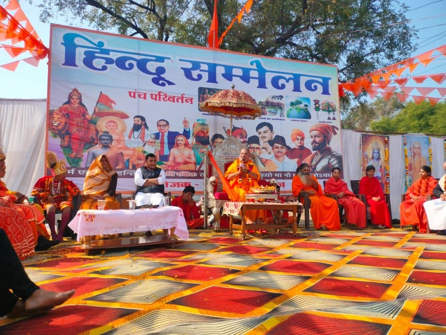 तंग गलियों से निकली कलश यात्रा ने किया भक्ति का संचार