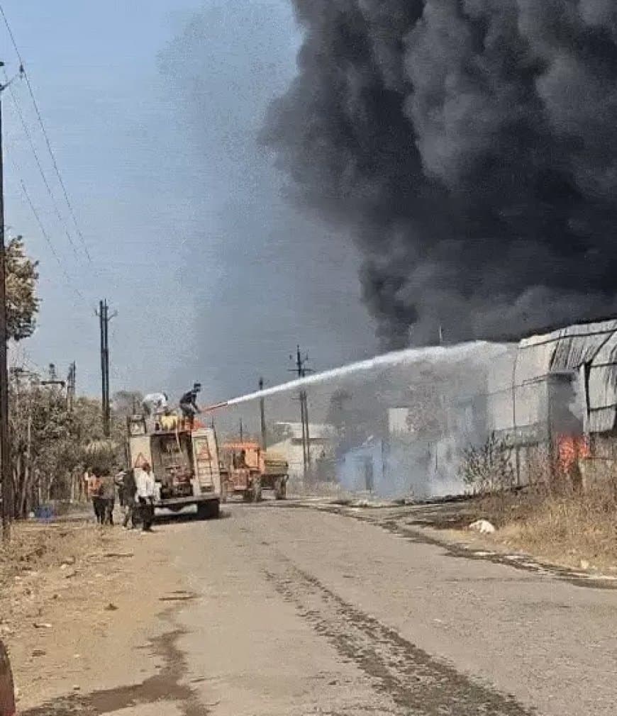 छिंदवाड़ा... पाइप फैक्ट्री में भीषण आग... एक करोड़ का सामान खाक