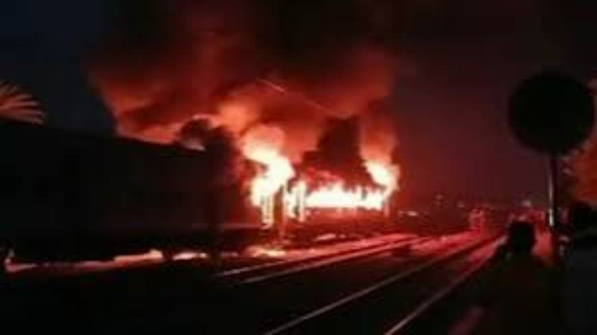 सरहिंद क्षेत्र में रेलवे लाइन पर देर रात एक बड़ा धमाका हो गया।