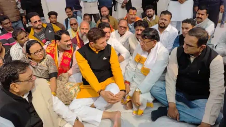 'सनातन परंपरा पर हमला' : शंकराचार्य के अपमान के विरोध में कांग्रेस का उपवास, जीतू पटवारी ने भाजपा को घेरा