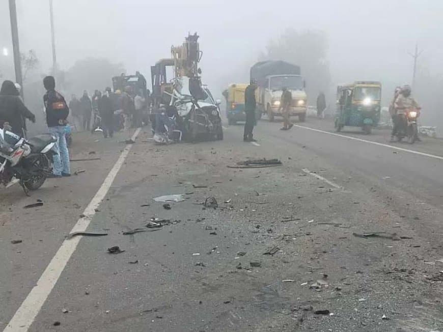 ग्वालियर में हादसा: कार और ट्रक की भिड़ंत... चार लोगों की मौत