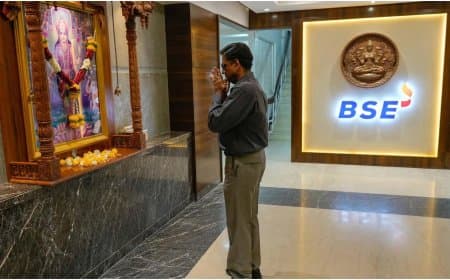 घरेलू शेयर बाजार मायूस... बजट के दूसरे दिन भी सेंसेक्स-निफ्टी में गिरावट 