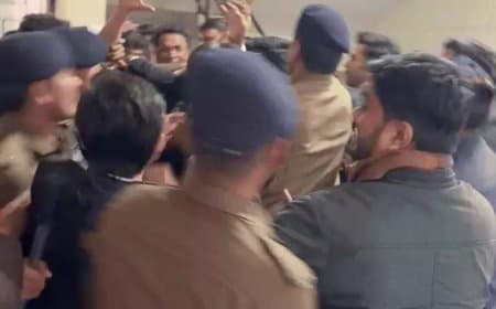 भोपाल: छात्रा से दरिंदगी पर वकीलों ने आरोपी कोर्ट परिसर में ही पीटा 