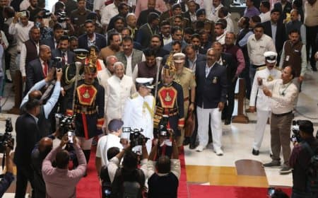 विस का बजट सत्र: विपक्ष के हंगामे के बीच राज्यपाल का अभिभाषण समाप्त