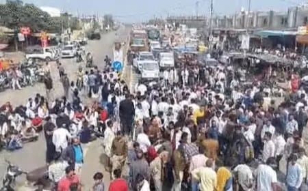 उज्जैन हादसा: ट्रक ने MBBS छात्र को कुचला, गुस्साए मेडिकल छात्रों ने आगर रोड पर किया चक्काजाम