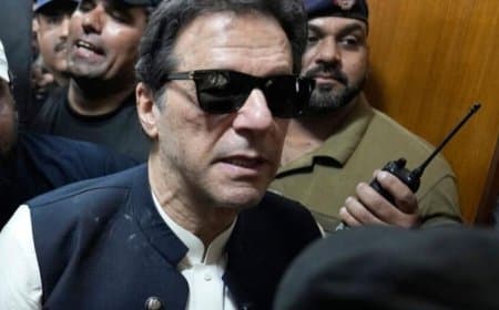पाकिस्तान: आधी रात पूर्व पीएम इमरान खान की आंख में लगा इंजेक्शन