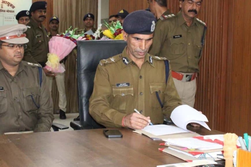 भोपाल: पुलिस कमिश्नर ने संभाला पदभार...अपराधियों की रीढ़ तोड़ना लक्ष्य 