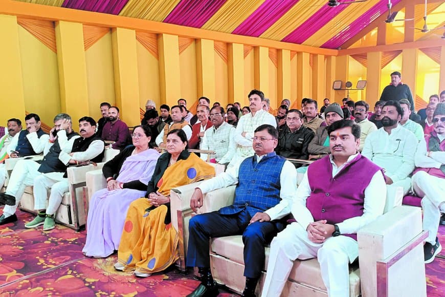 केंद्रीय बजट पर सियासी संग्राम, सत्ता ने बताया जनहितैषी विपक्ष ने कहा निराशाजनक