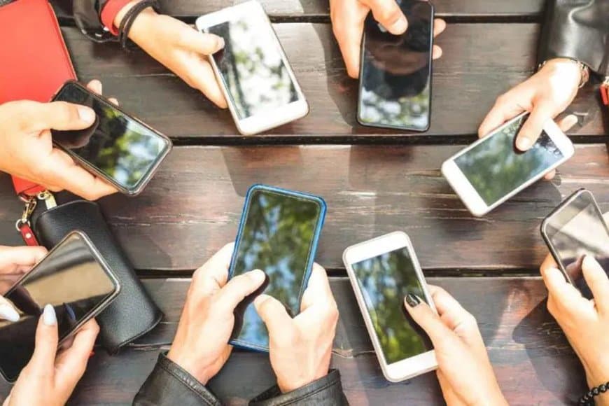 सावधान! गूगल ने कहा- एक अरब स्मार्टफोन पर मंडरा रहा खतरा