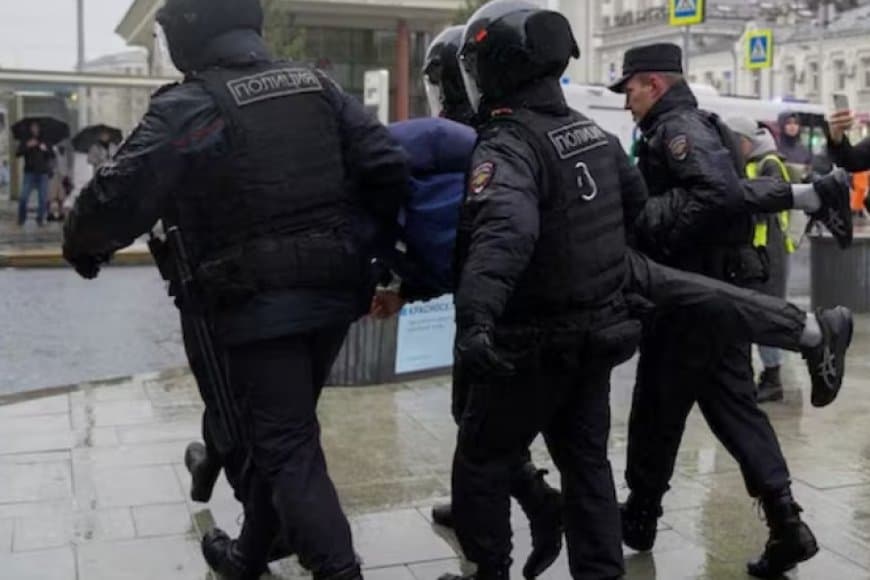 रूस में चार भारतीय छात्रों पर चाकू से हमला, एक्शन में भारत सरकार