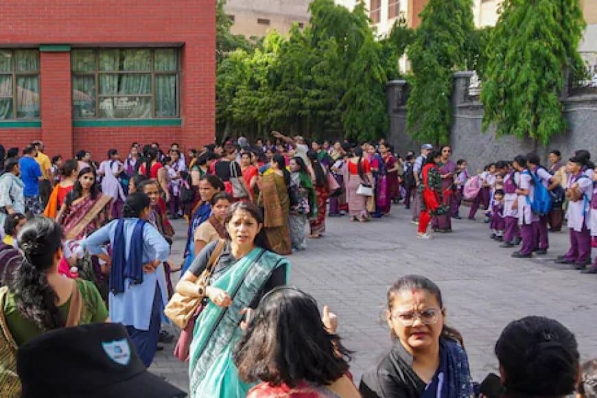 दिल्ली में मचा हड़कंप:  अब नौ स्कूलों में बम ब्लास्ट की मिली धमकी