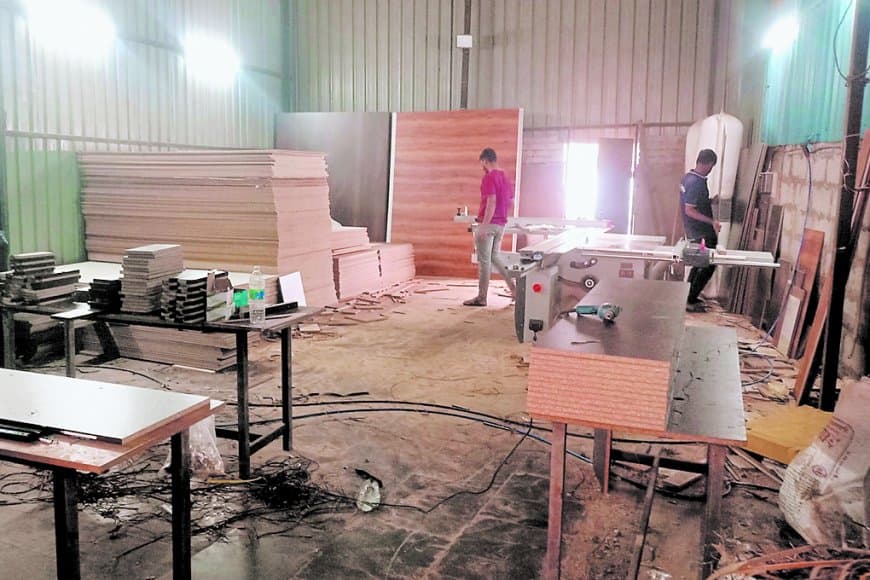 रीवा में फर्नीचर फैक्ट्री सील, कोर्ट पहुंचते ही वन अफसर कार्रवाई से मुकर गए