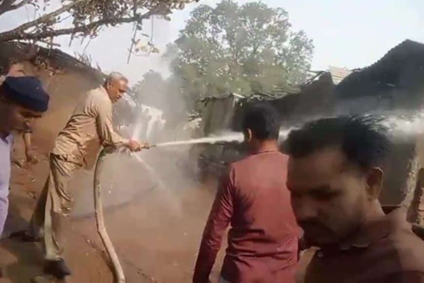 धार: किसान के घर में लगी आग, अनाज के साथ 5 लाख कैश भी खाक