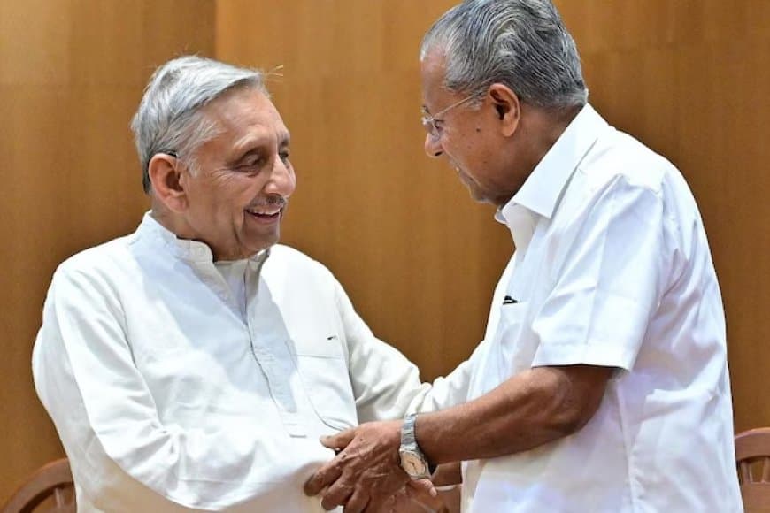 जब भरे मंच पर केरल सीएम के चरणों में गिरकर अय्यर ने कहा- कांग्रेस की छोड़ी जिम्मेदारी संभालें