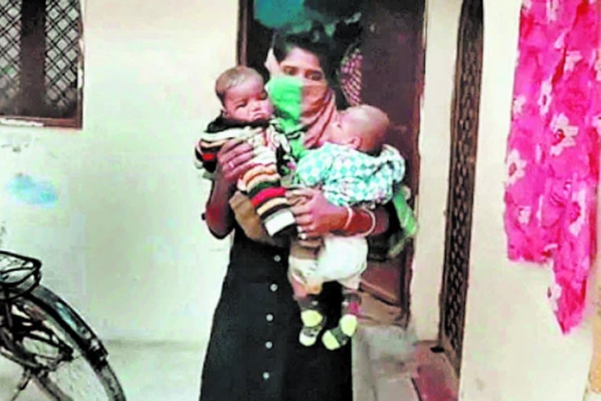 गोद में मासूम, आंखों में आंसू, 10 महीनों से पति की तलाश में भटक रही पत्नी