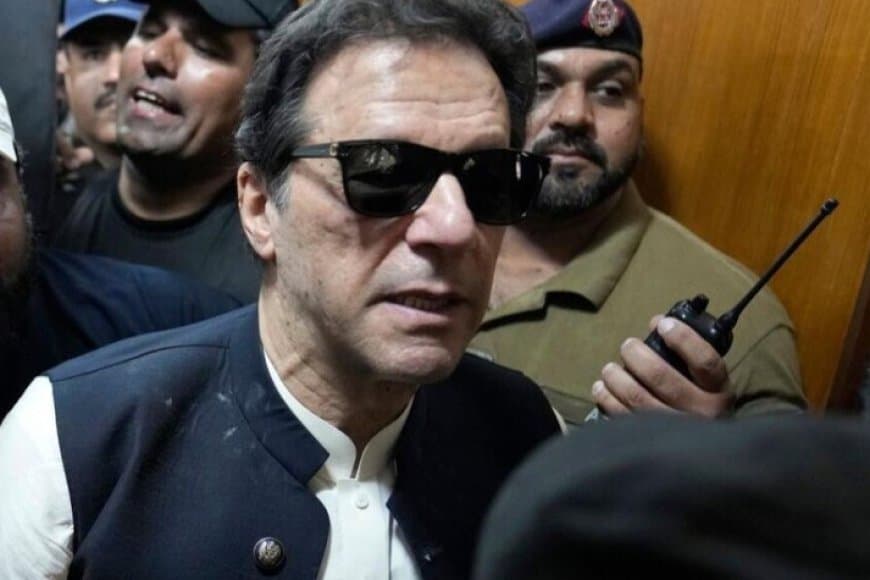 पाकिस्तान: आधी रात पूर्व पीएम इमरान खान की आंख में लगा इंजेक्शन