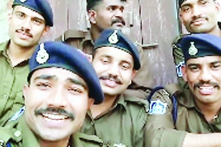 वर्दी में रील बनाना पड़ा भारी, एसपी ने छह नव आरक्षकों को थमाया नोटिस