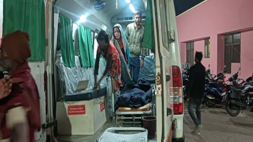 घायलों को अन्य वाहन से जिला अस्पताल ले जाया गया।