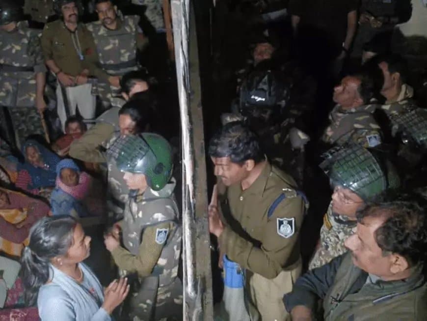 मध्यप्रदेश: छतरपुर में बवाल... आधी रात एसडीएम ऑफिस पर फेंके पत्थर