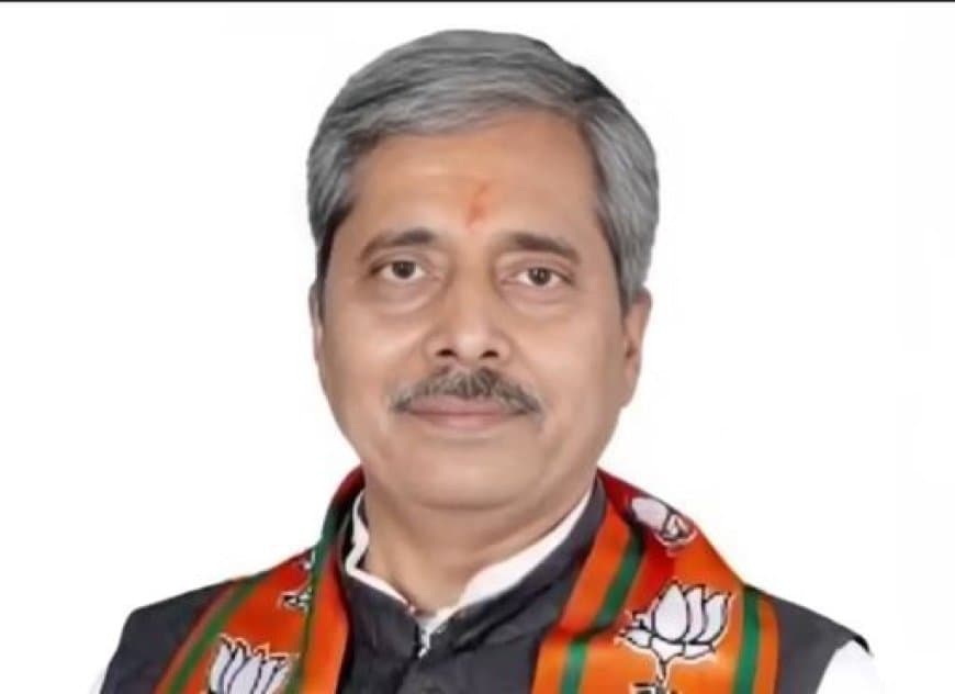 प्रदीप पटेल ने खुद स्वीकर किया कि मैं एक महीने से भोपाल विधायक विश्राम गृह में रुका हूं।