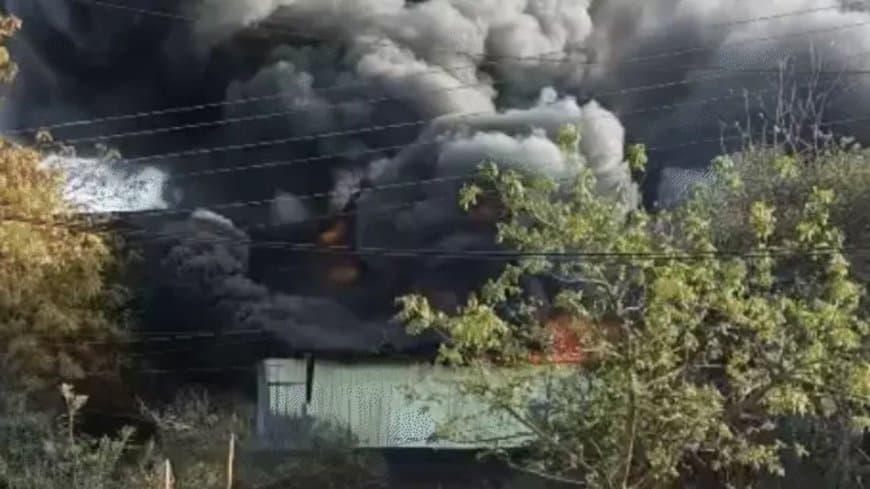 भोपाल ISBT के पास मेहता इंडस्ट्री में भीषण आग: लकड़ी और प्लाईवुड का गोदाम खाक, दमकल की 7 गाड़ियां मौके पर