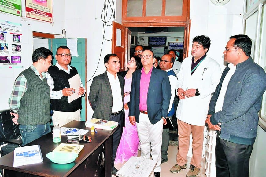 तीन सदस्यीय टीम ने साढ़े आठ घंटे टटोली जिला अस्पताल की 'नब्ज'