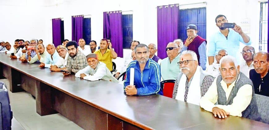 रामपुर में खनन लीज पर उबाल, किसानों के सवालों के सामने कमजोर पड़े प्रशासन और प्रबंधन के तर्क