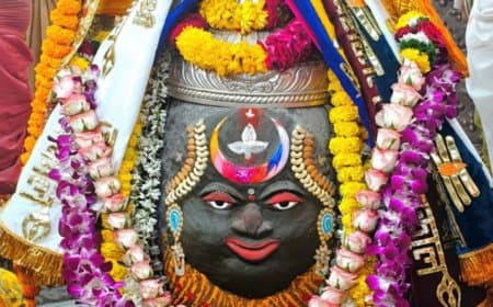 महाकाल मंदिर में होली 2026: हर्बल गुलाल से भस्म आरती और चंद्रग्रहण का सूतक; जानें पूजन का समय।