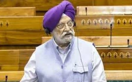 संसद में संग्राम: हरदीप पुरी बोले– 'देश में ईंधन की कमी नहीं', विपक्ष ने 'एपस्टीन के दोस्त' वाले नारों से घेरा
