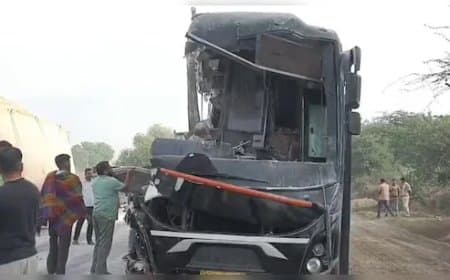 राजस्थान: स्लीपर बस और ट्रेलर की टक्कर, पांच लोगों की मौत