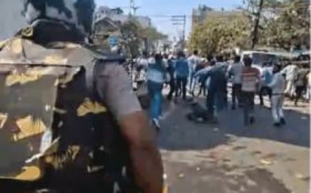 जबलपुर NSUI प्रदर्शन: कलेक्ट्रेट घेराव के दौरान पुलिस से झड़प, अवैध स्कूलों और छात्रसंघ चुनाव की मांग |