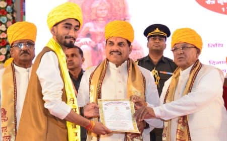 विक्रमादित्य विश्वविद्यालय दीक्षांत समारोह 2026: मुख्यमंत्री ने दिए 51 लाख और 5 ड्रोन, गीता भवन का भूमिपूजन