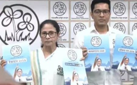 बंगाल चुनाव 2026: ममता बनर्जी का मेनिफेस्टो जारी, लक्ष्मी भंडार योजना में ₹500 की बढ़ोतरी, युवाओं को भत्ता।