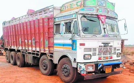 कीमती लकड़ी घोटाले में चालक गिरफ्तार, दो आरक्षक लाइन अटैच, मास्टरमाइंड फरार