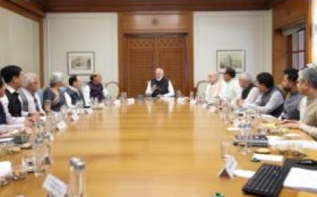 मिडिल ईस्ट जंग पर PM मोदी की हाई-लेवल मीटिंग: पेट्रोलियम और बिजली संकट को लेकर बनी रणनीति