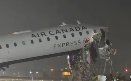 अमेरिका: न्यूयॉर्क एयरपोर्ट पर ट्रक से टकराया विमान, 2 की मौत, 70 घायल