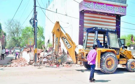 जमीन कहीं और खरीदी, रजिस्ट्री में दिखा दी सरकारी जमीन और तान दिया तीन मंजिला मकान, चलेगा बुलडोजर!