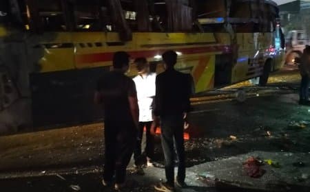 दिल्ली: स्लीपर बस पलटी, दो लोगों की मौत... 23 घायल