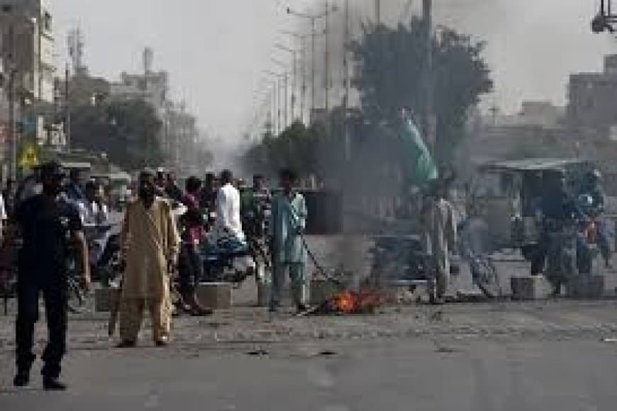 पाकिस्तान के शहरों में हिंसा, अमेरिकी वाणिज्य दूतावास को बनाया निशाना, 10 की मौत