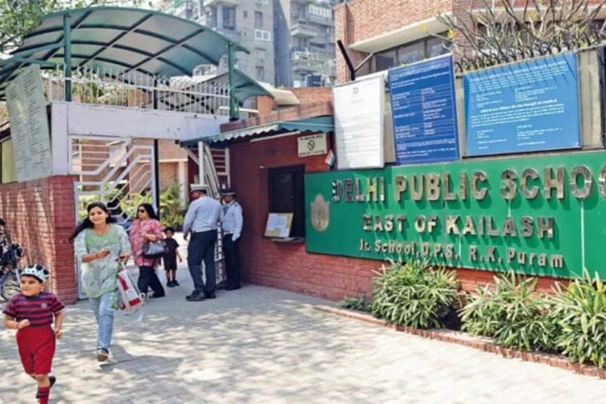 दिल्ली में मचा हड़कंप: चार स्कूल और एक बैंक को बम की धमकी