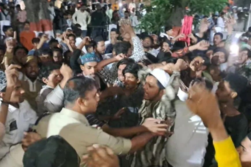 मध्यप्रदेश: खंडवा में आधी रात मचा बवाल... प्रदर्शनकारियों ने युवती को पीटा