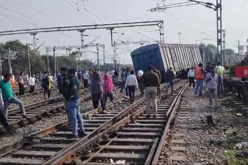 मध्यप्रदेश में रेल हादसा... कटनी में मालगाड़ी के पांच डिब्बे बेपटरी