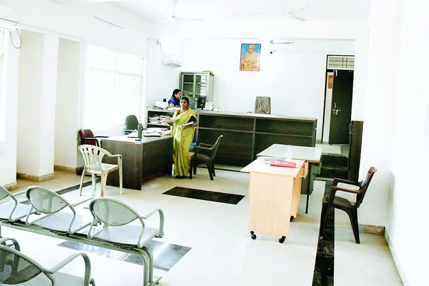 हम तो भई जैसे हैं, वैसे ही चलेंगे...तहसील से लेकर कलेक्ट्रेट तक में सब मिले गायब